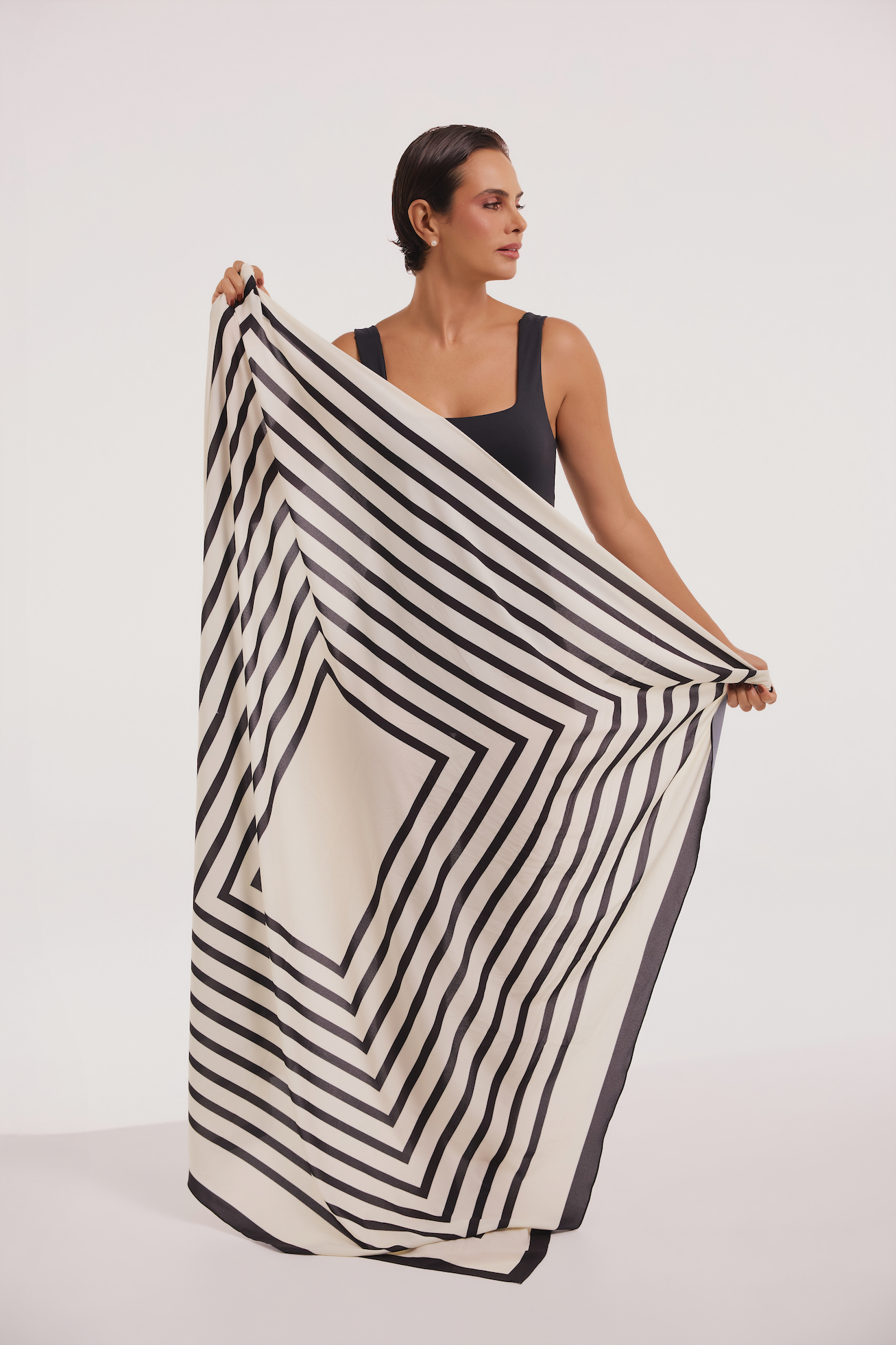 Geometric Frame Sarong – Black & Off White