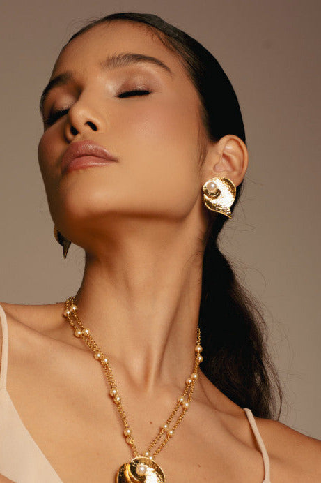 Golden Shell Pearl Earrings – 18k Gold-Plated Statement Jewelry, Hypoallergenic