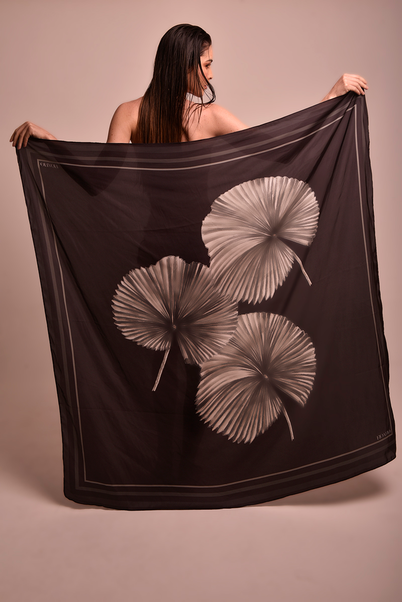 Palm Whisper Sarong – Off White & Black Elegance