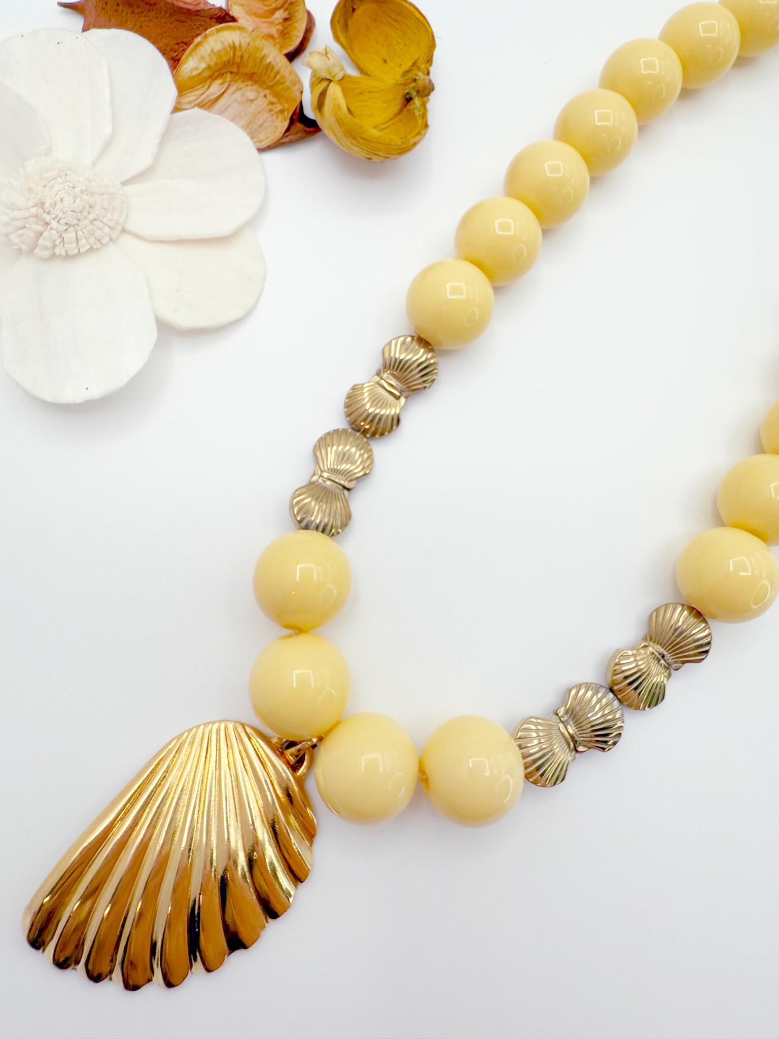 Golden Seashell Statement Necklace – Adjustable Yellow & Gold Beaded Pendant
