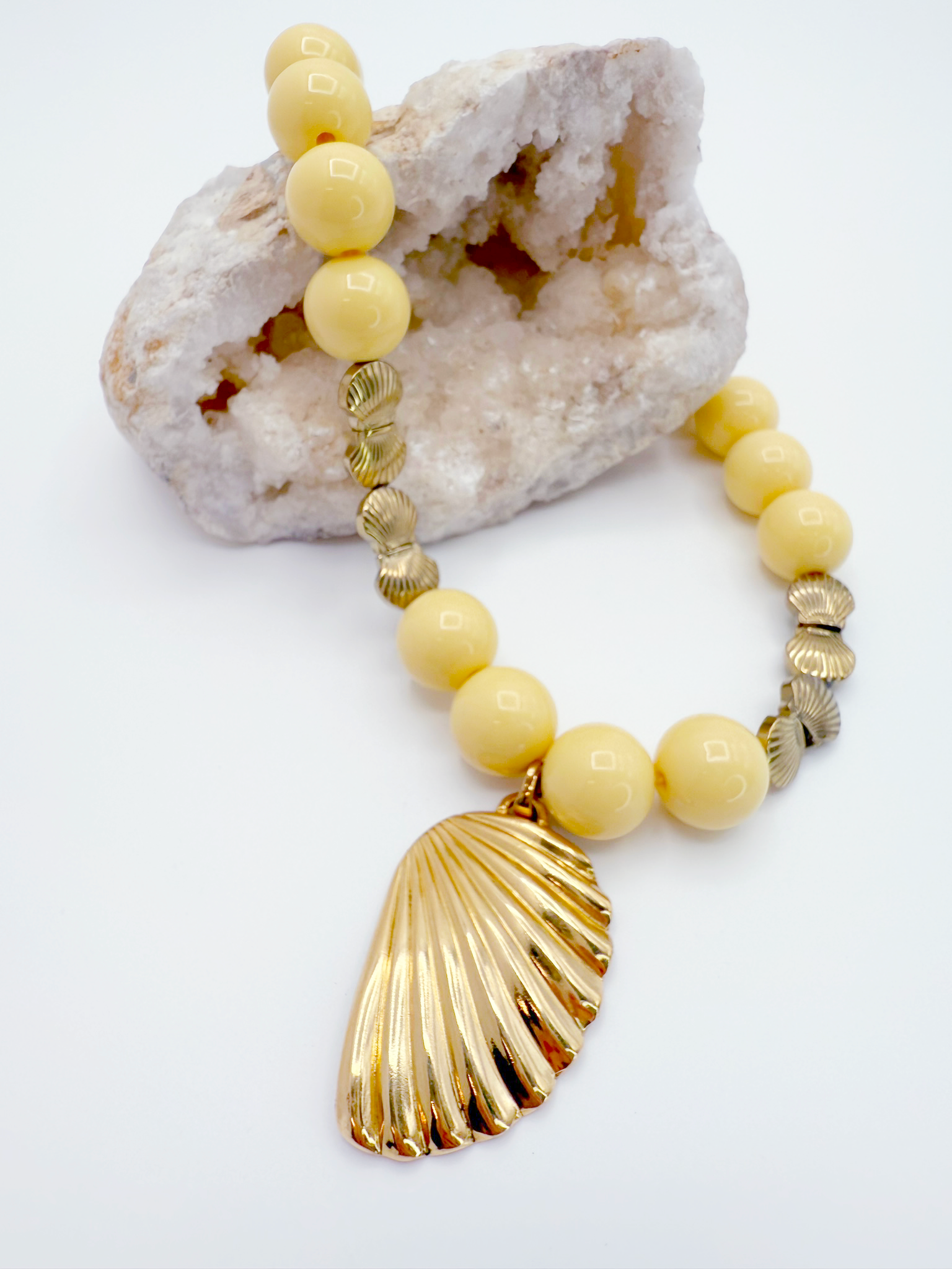 Golden Seashell Statement Necklace – Adjustable Yellow & Gold Beaded Pendant