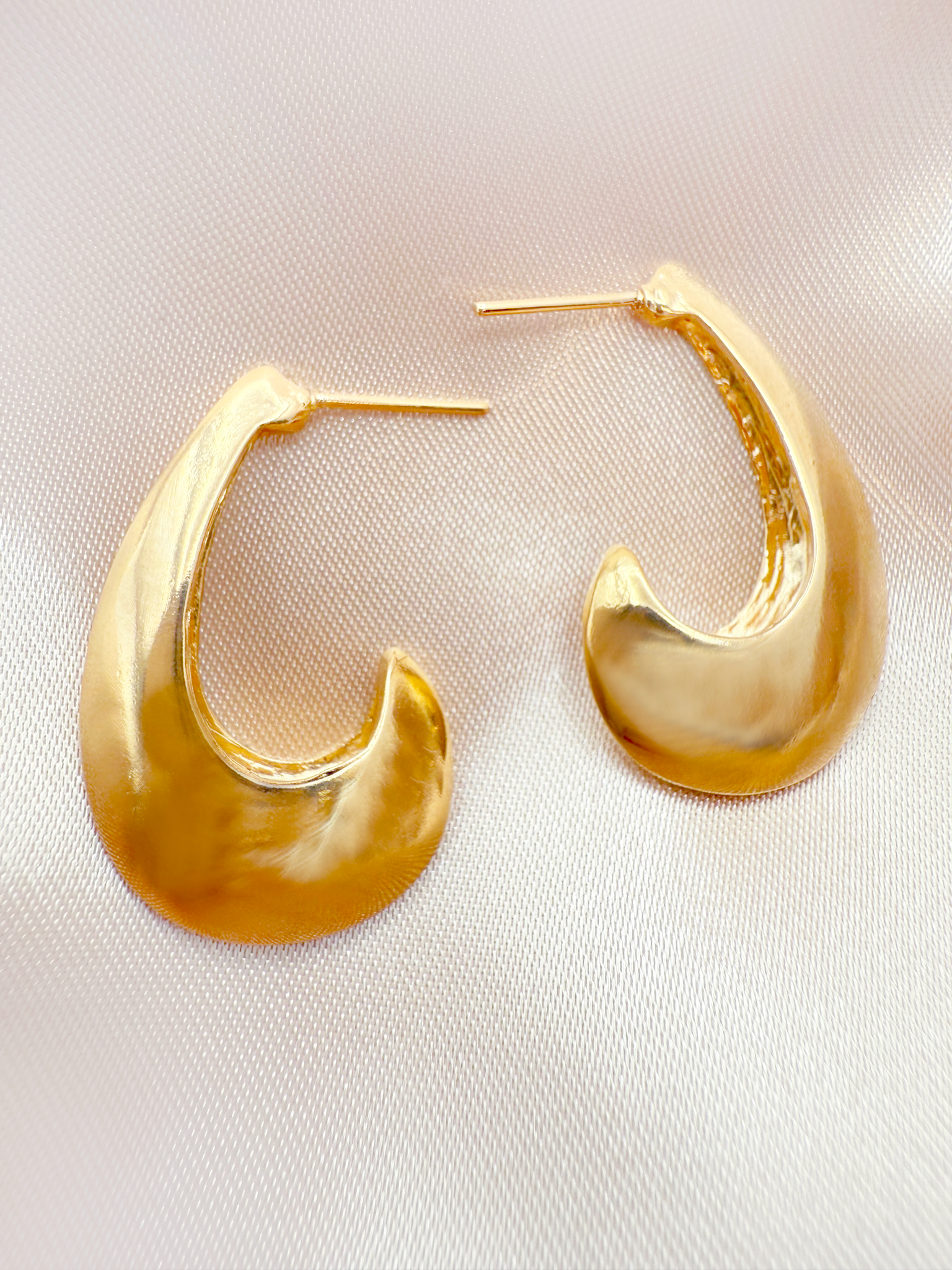 Molten Hoop Earrings – Sculpted Elegance