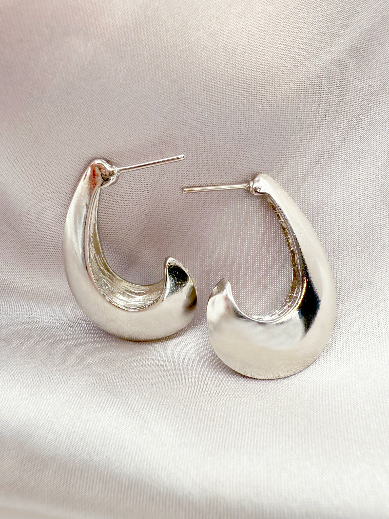 Molten Hoop Earrings – Sculpted Elegance