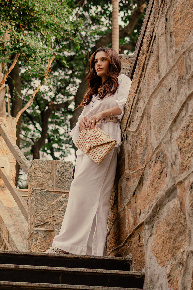 Coastal Handcrafted Clutch – Natural Straw with Gold Clasp Detail