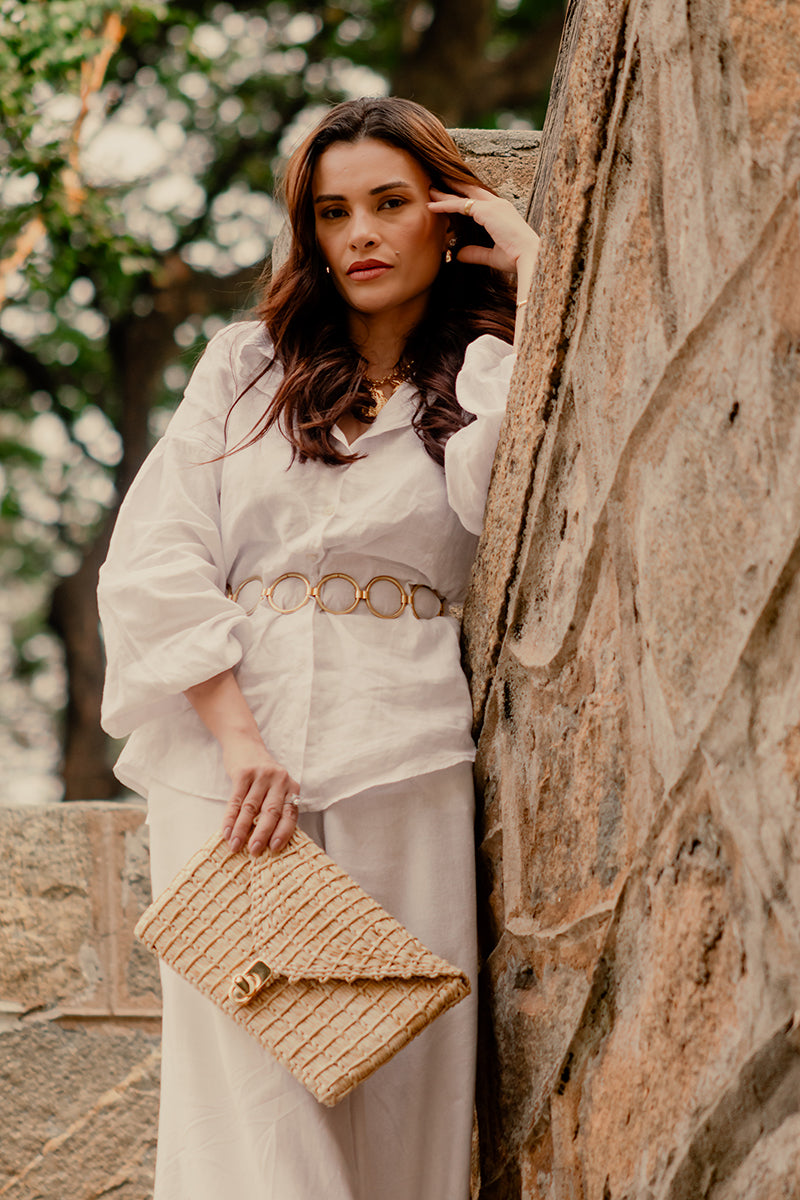 Coastal Handcrafted Clutch – Natural Straw with Gold Clasp Detail