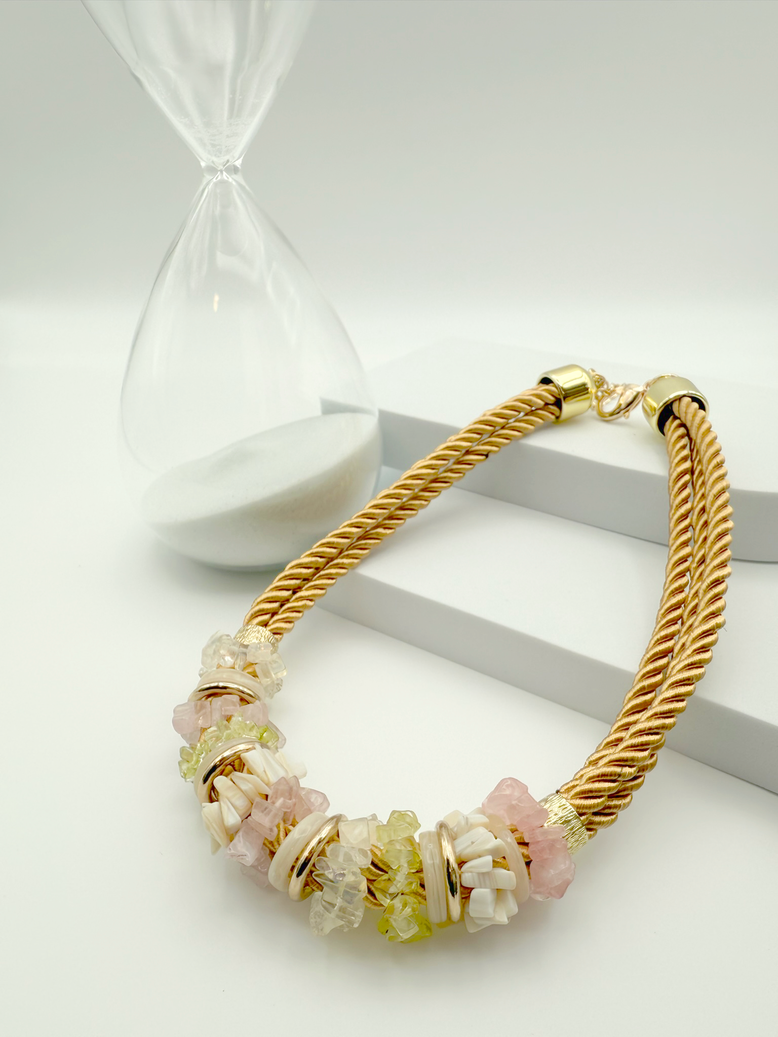 Colar Earth Harmony - Pedras Neutras, Feito à Mão, Ajustável