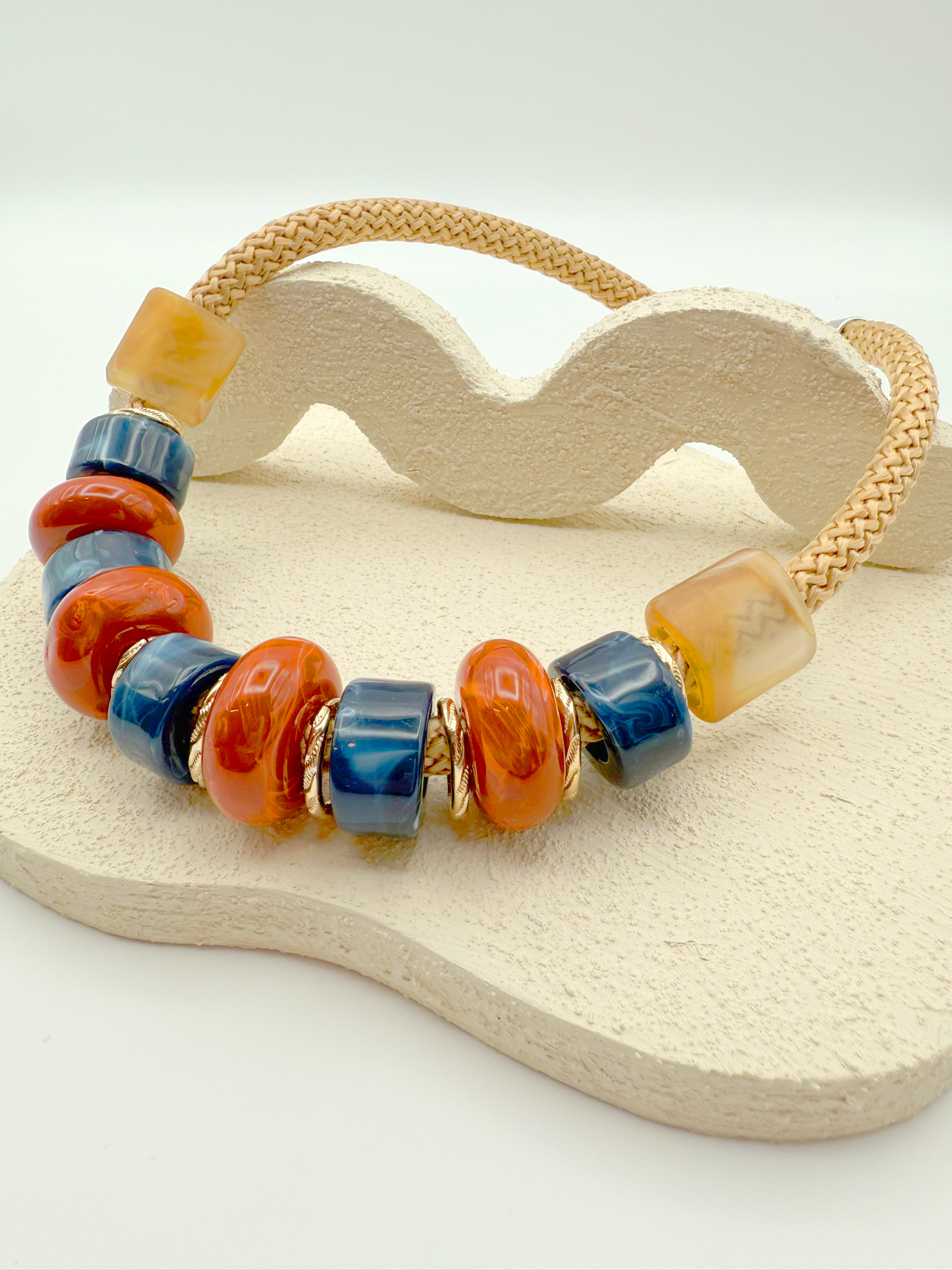 Rustic Flow Necklace – Resin and Fabric Elegance Adjustable