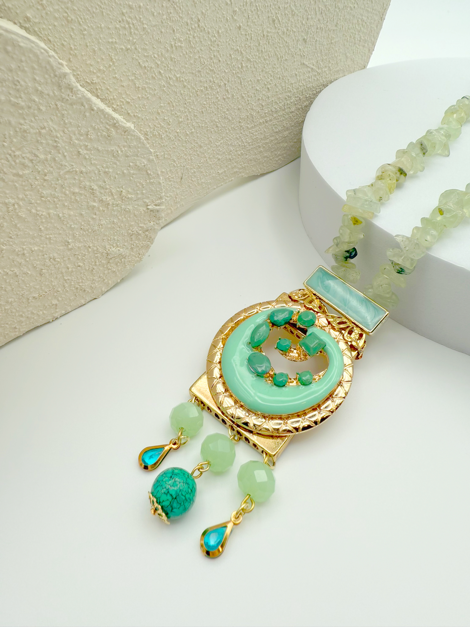 Golden Jade Medallion Necklace – Adjustable Elegance (28–29 inches)