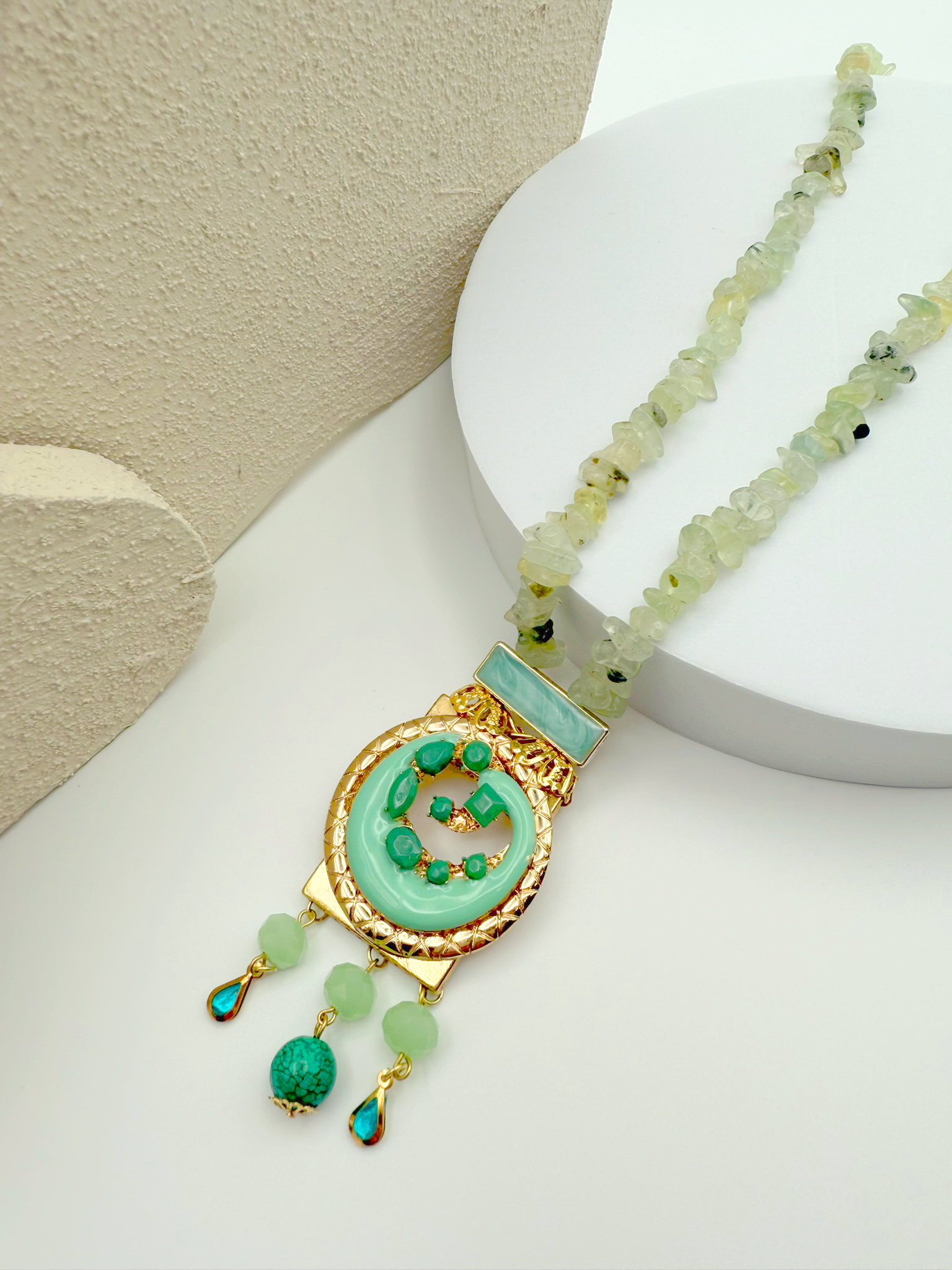 Golden Jade Medallion Necklace – Adjustable Elegance (28–29 inches)