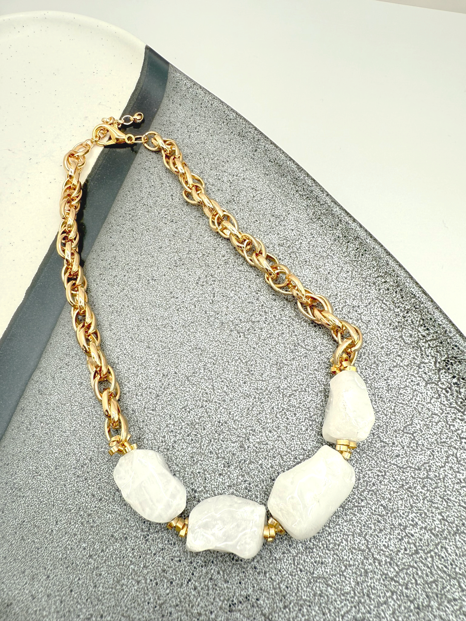 Timeless Quartz Chain Necklace – 18K Golden Plated, Adjustable