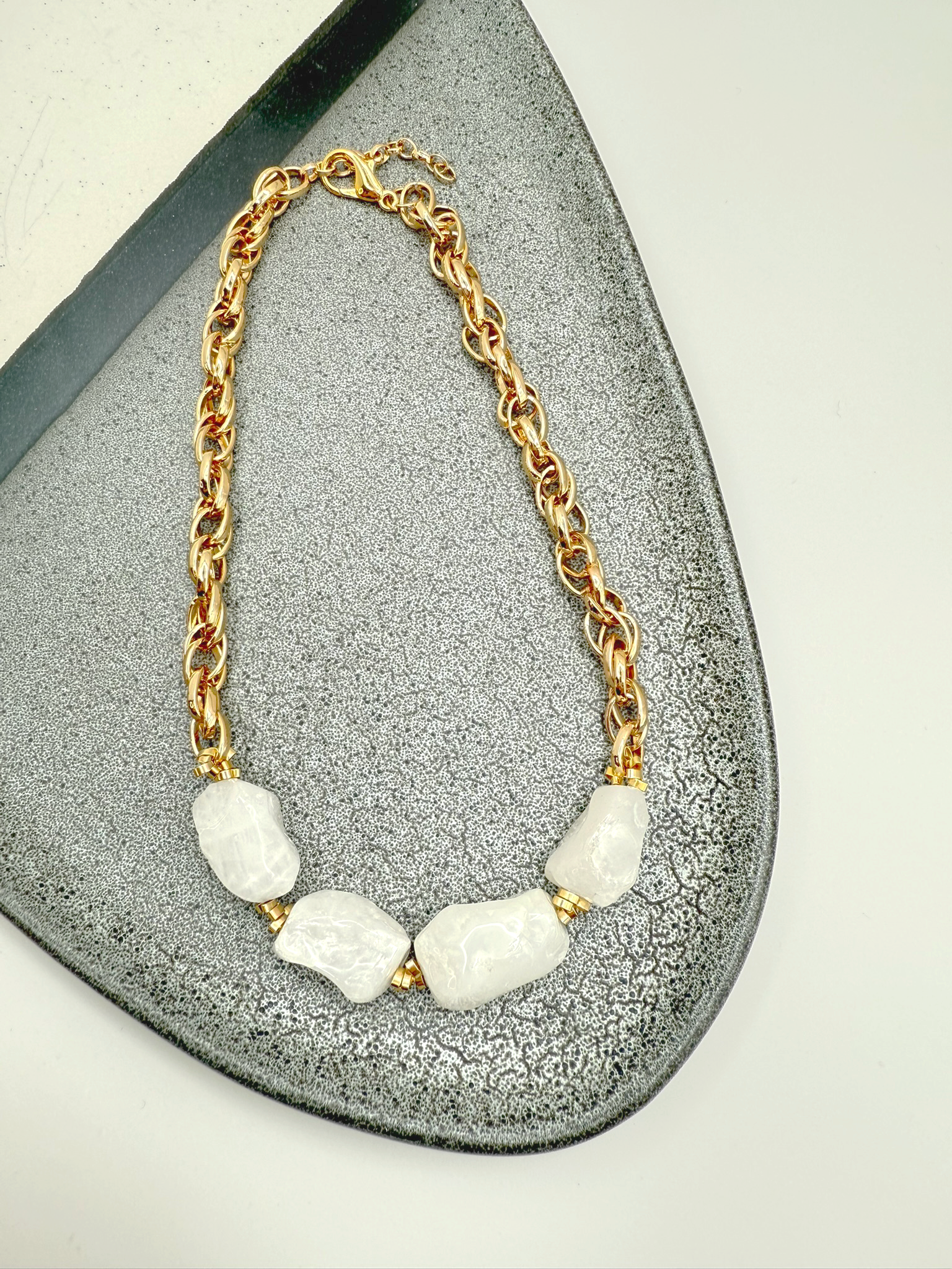 Timeless Quartz Chain Necklace – 18K Golden Plated, Adjustable