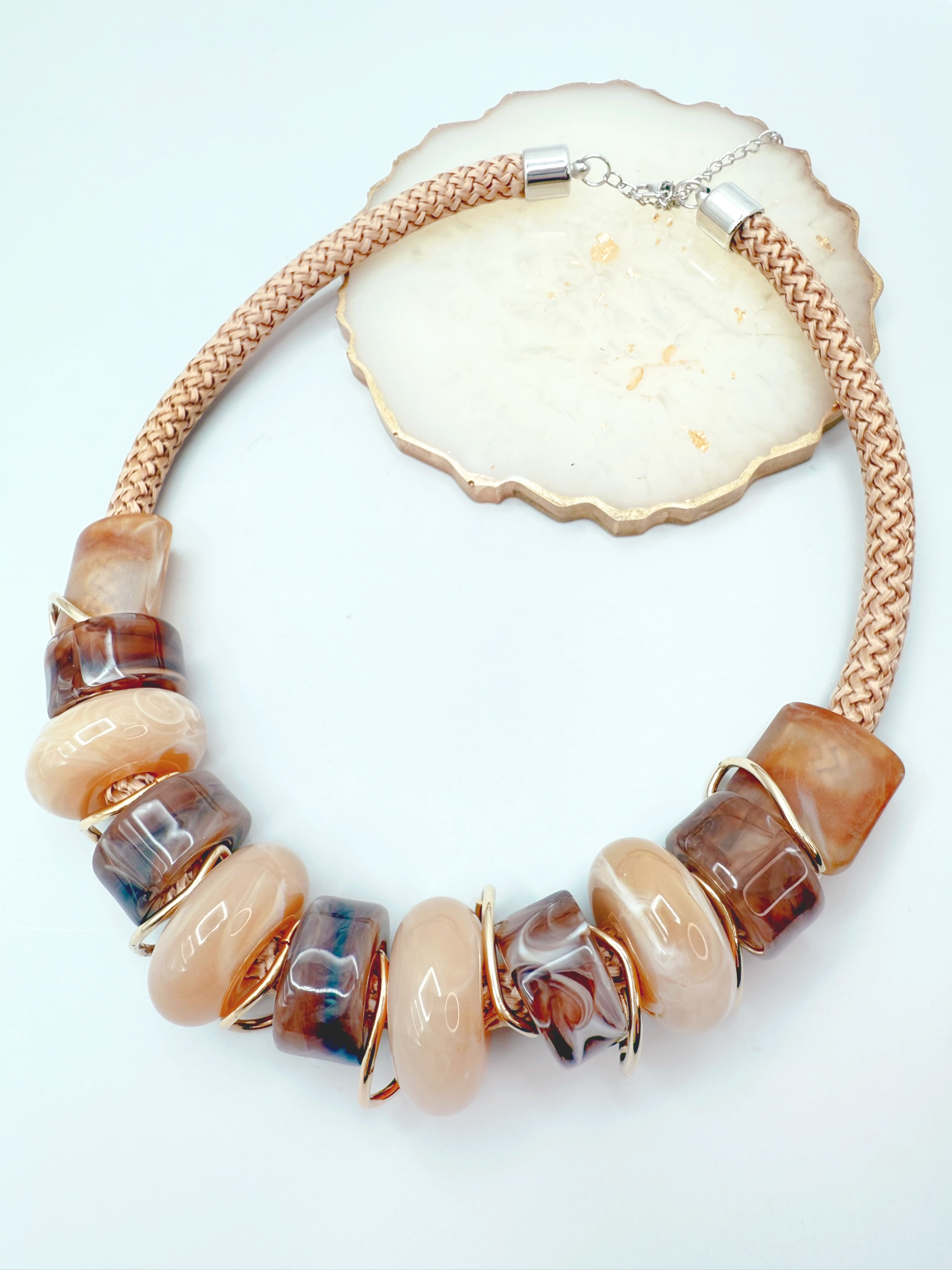 Rustic Flow Necklace – Resin and Fabric Elegance Adjustable