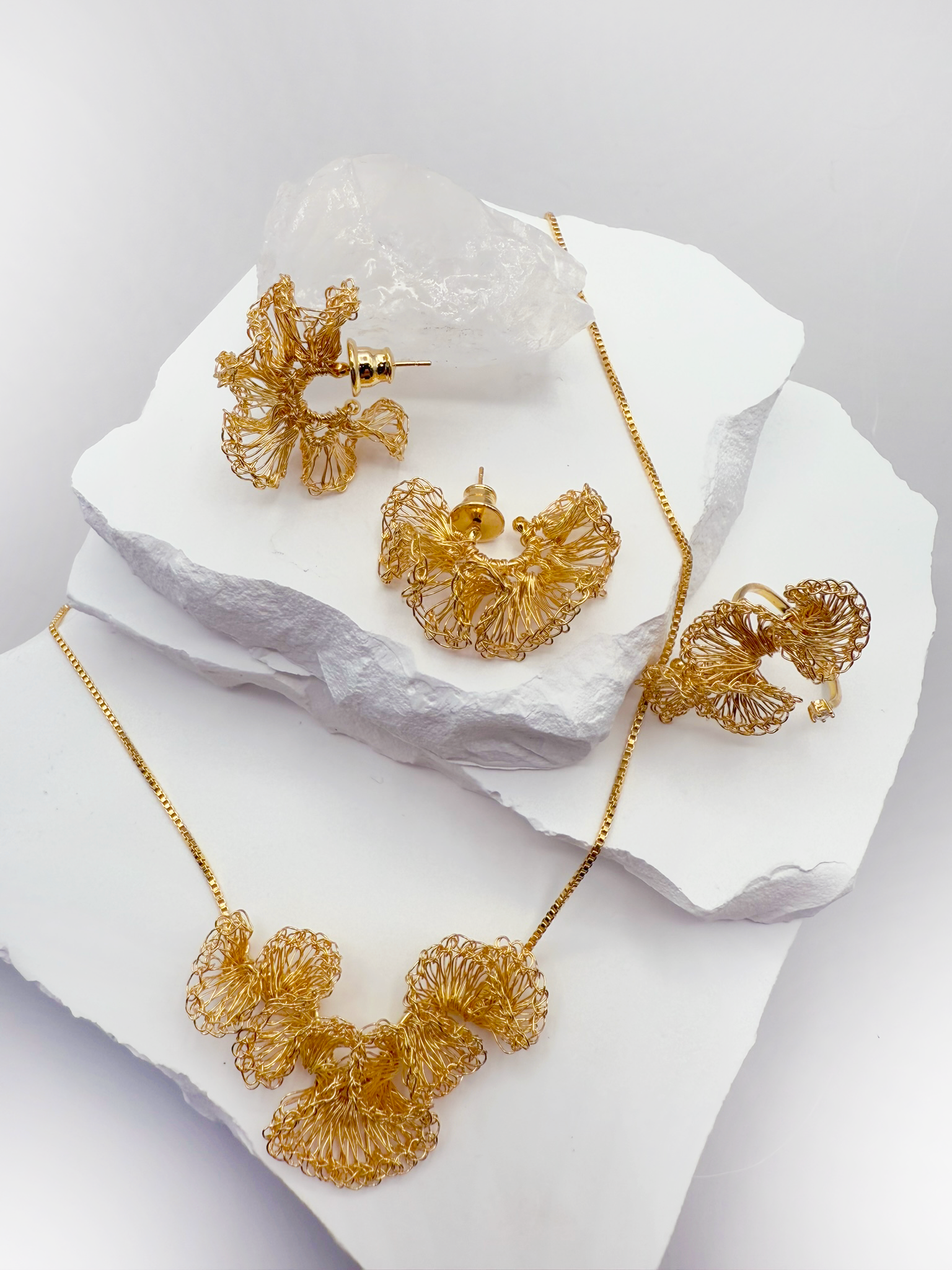 Handcrafted Curl Necklace 18K Gold Finish