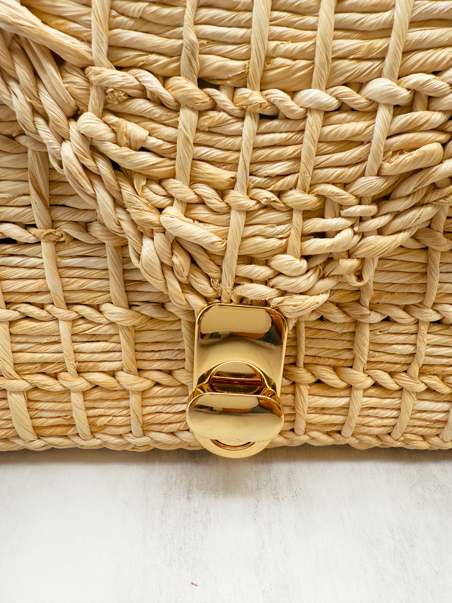 Coastal Handcrafted Clutch – Natural Straw with Gold Clasp Detail