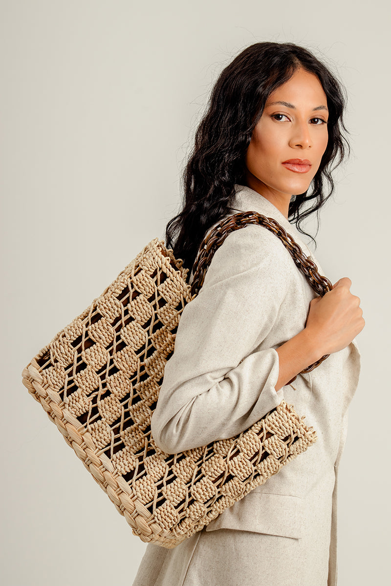 Natural Essence Woven Handbag – Handcrafted Straw with Resin Chain Handle
