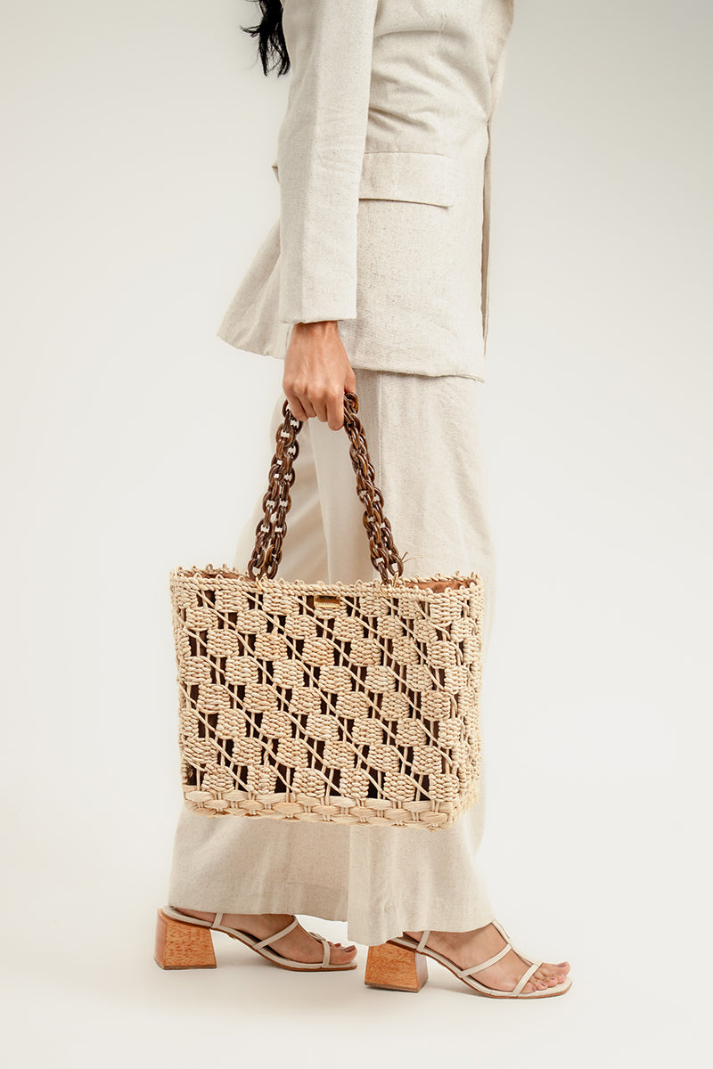 Natural Essence Woven Handbag – Handcrafted Straw with Resin Chain Handle