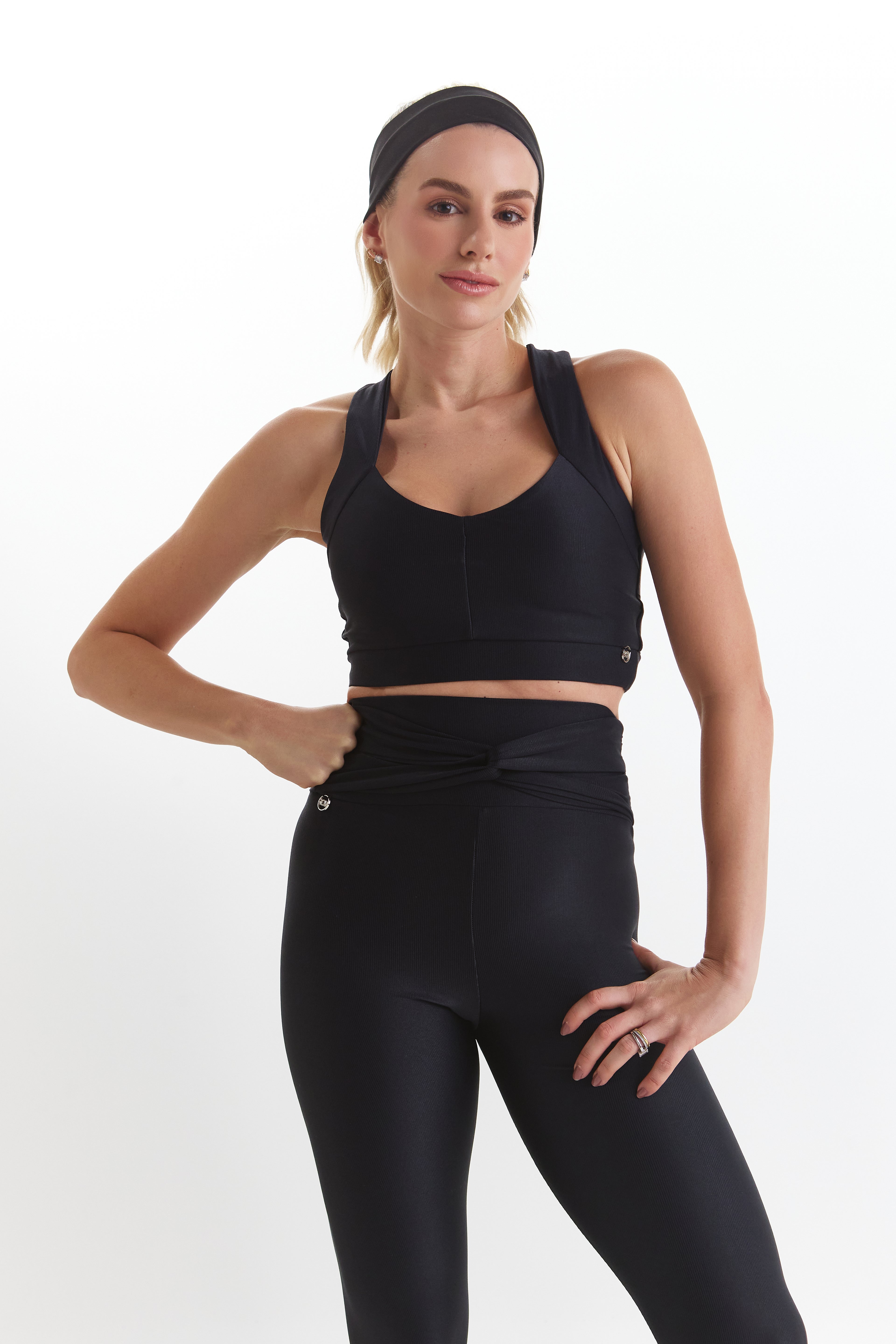 Essential Elegance Ribbed Sports Bra - Crossback Design for Medium Impact and Active Comfort