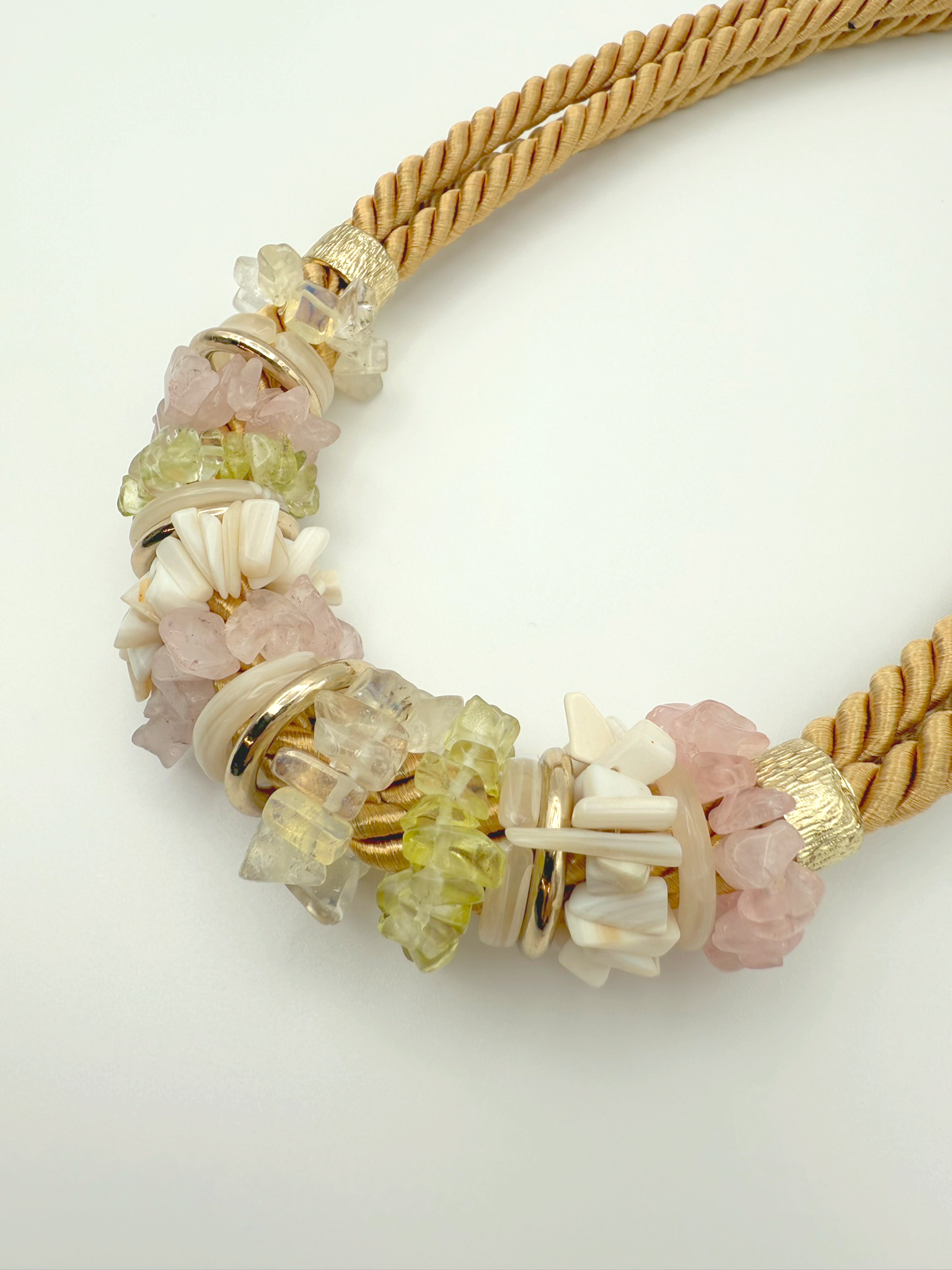 Colar Earth Harmony - Pedras Neutras, Feito à Mão, Ajustável