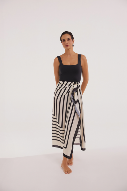 Geometric Frame Sarong – Black &amp; Off White