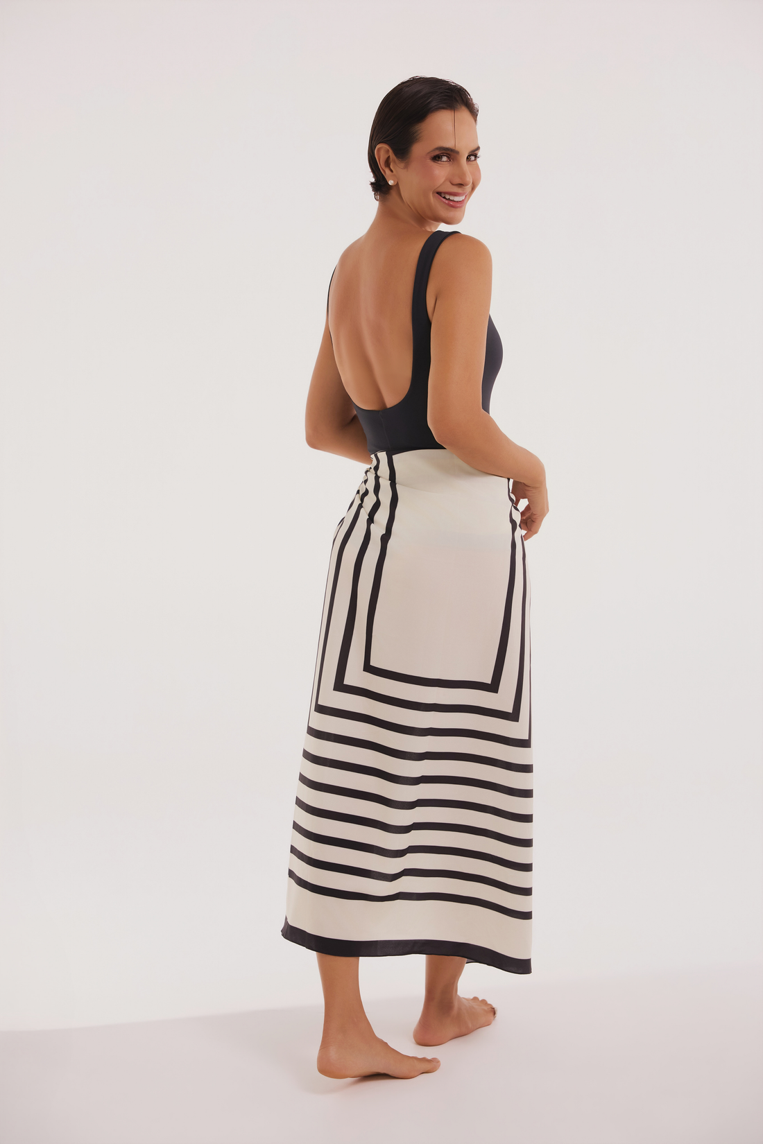 Geometric Frame Sarong – Black &amp; Off White