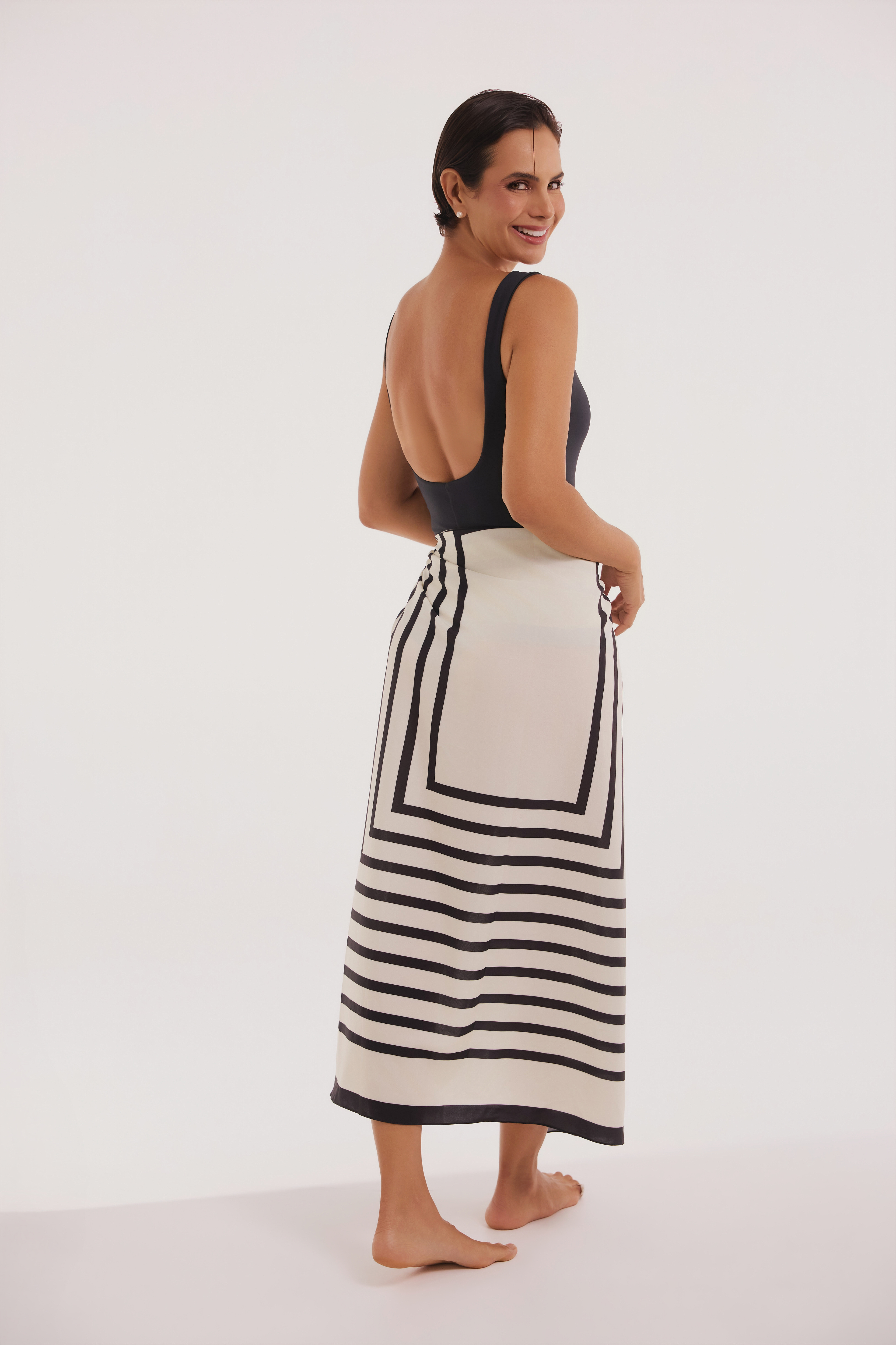 Geometric Frame Sarong – Black &amp; Off White