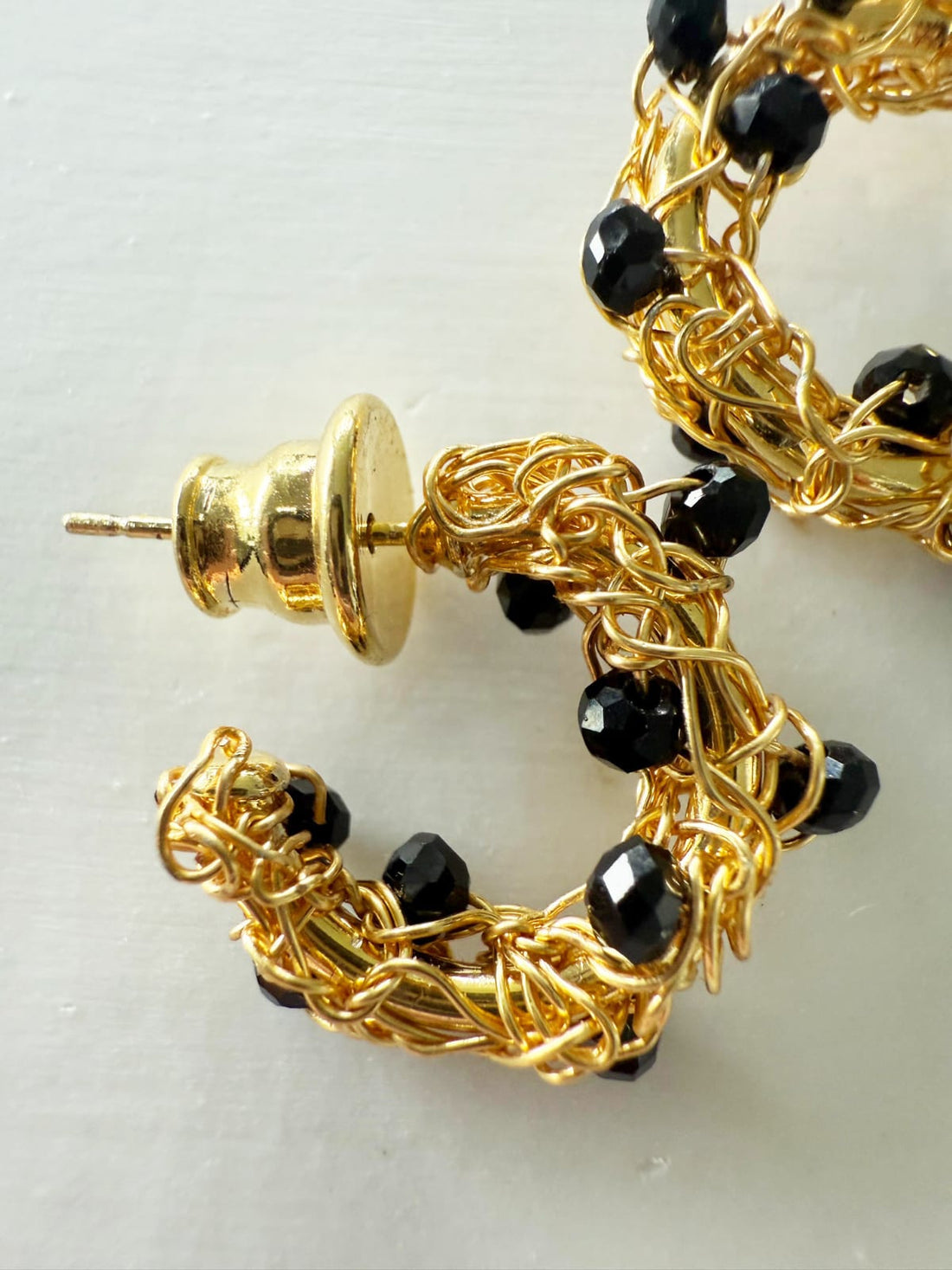 Onix Mirage Gold Hoops – Handmade 18K Gold-Plated Crochet Earrings with Black Crystal Accents