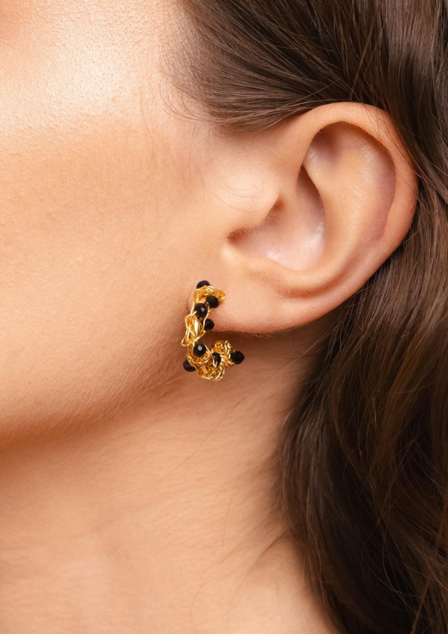 Onix Mirage Gold Hoops – Handmade 18K Gold-Plated Crochet Earrings with Black Crystal Accents